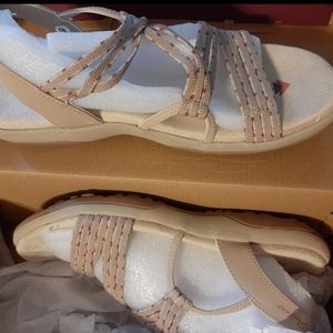 Skechers Raggae Sandals size 9